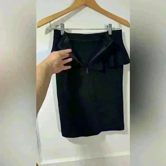 Host Pick 🤩 NWT Alice and Olivia skirt - Picture 5 of 7